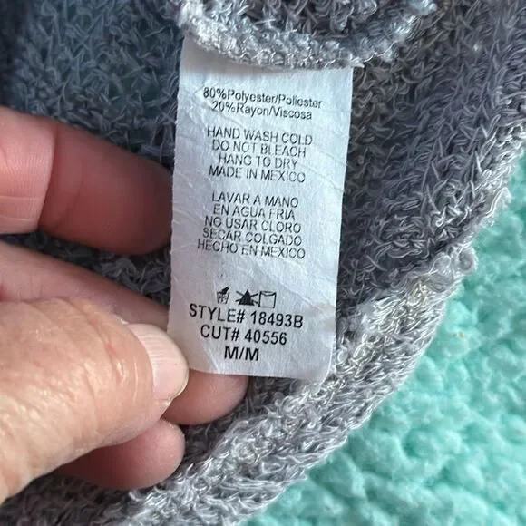 7 Day Wknd Women’s Gray Knit Shrug Sweater Size Medium | Open Front Layering - Picture 4 of 4